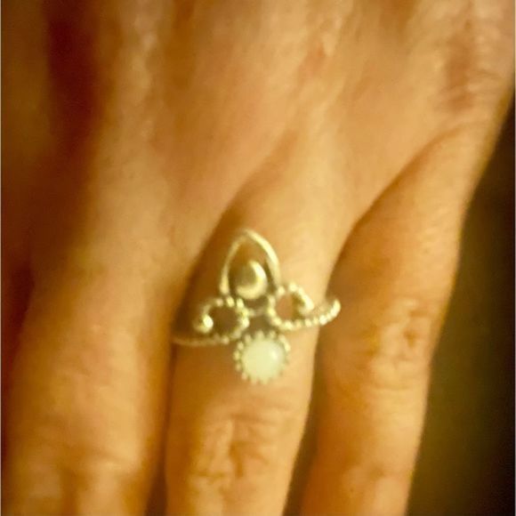 Cute silver opal FLEUR DE LIS RING - Picture 1 of 6